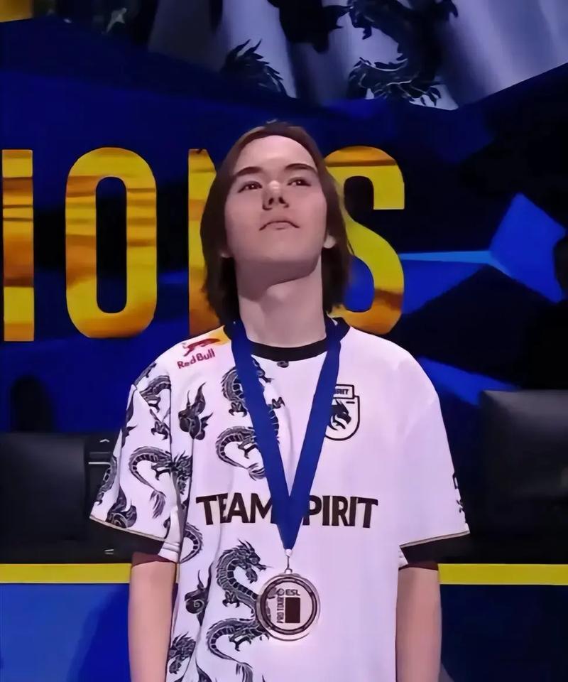 【赛后战报】老带新！EDG完美运营2：0稳扎稳打击败TT